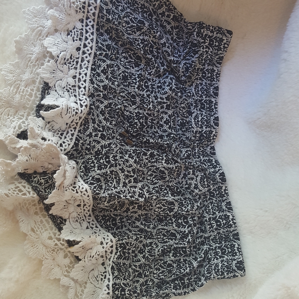 SOLD Cute lacey print shorts